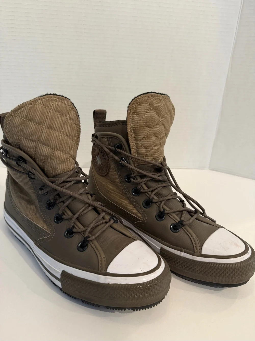 Converse high top Casual Sneakers in Olive Brown. Waterproof 7.5 - Picture 1 of 4
